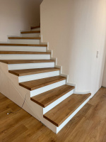 BUKOMA vinylové schody Wineo - vypnuté LED osvětlení